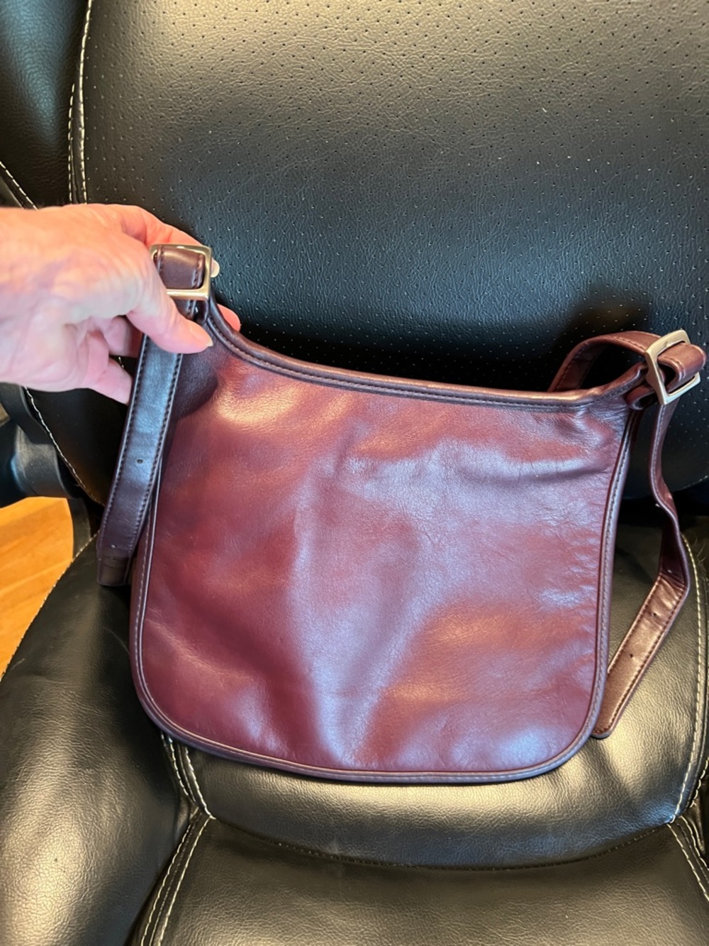 GIANI BERNINI Classic  Burgundy Leather Shoulder Bag like butter